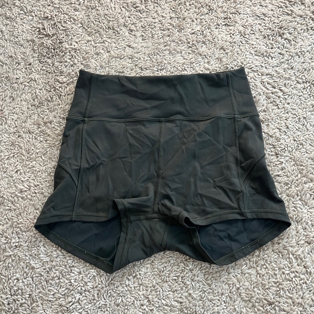 Lululemon in movement 2.5” shorts